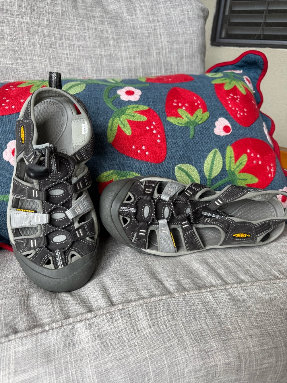 Keen Women's Charcoal and Light Gray Closed-Toe Sport Sandals